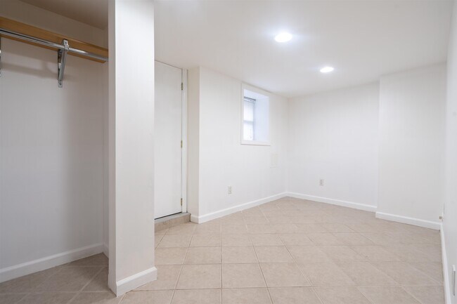 Building Photo - 150 19th St