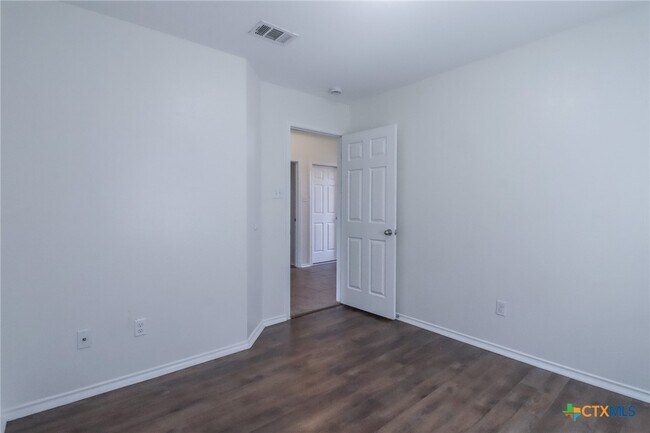 Building Photo - 7819 Bridgepointe Dr
