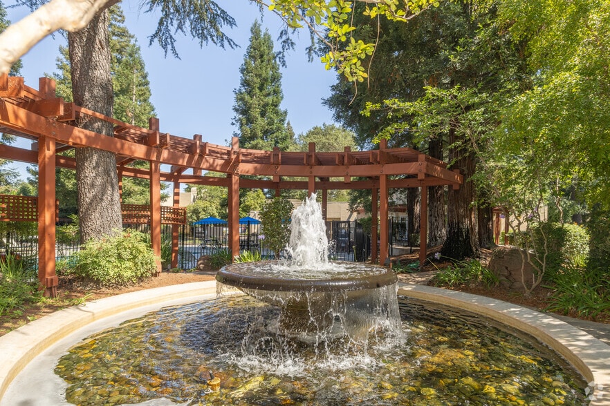 Fountain - Linden Lane Apartments