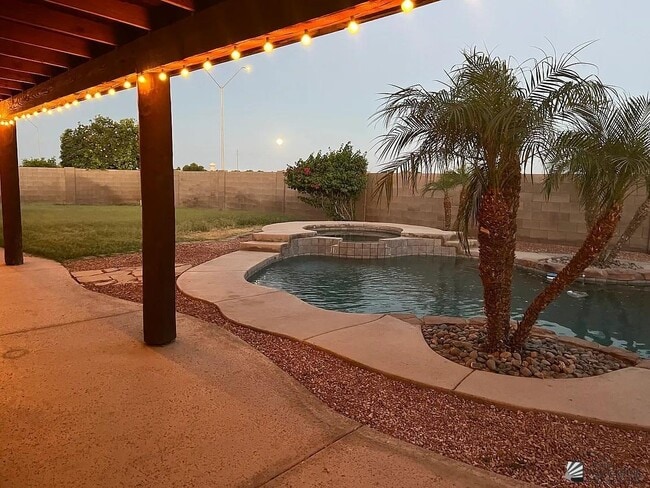 Building Photo - 3531 W 27th Ln