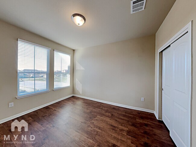 Building Photo - 429 Epiphany Ln