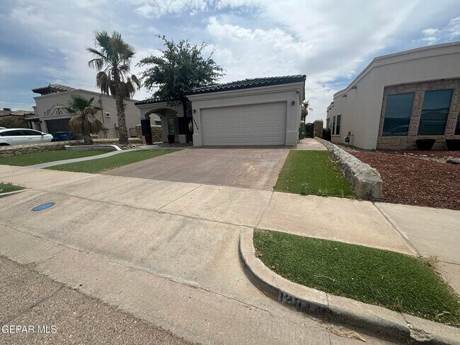 Building Photo - 12844 Cozy Cove Ave