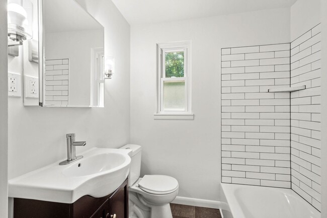 Building Photo - AVAILABLE AUGUST 1ST! STUNNING 3 BEDROOM IN BEECHVIEW!