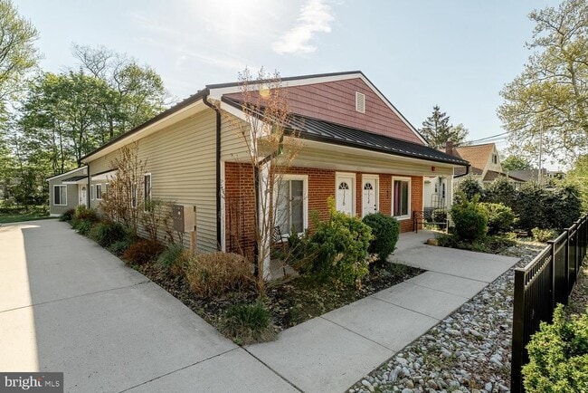 Building Photo - 116 S Fellowship Rd