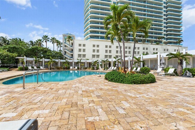 Building Photo - 5055 Collins Ave