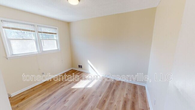 Building Photo - 1427 Grant Cir