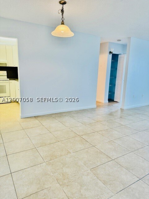 Building Photo - 2425 NE 135th St