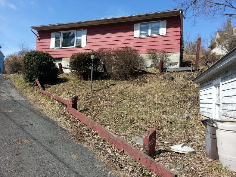 Building Photo - 36 Cherry Ave