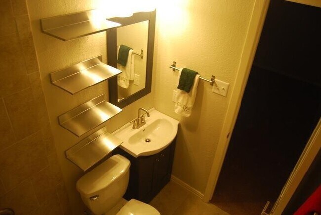 Building Photo - 406 West St