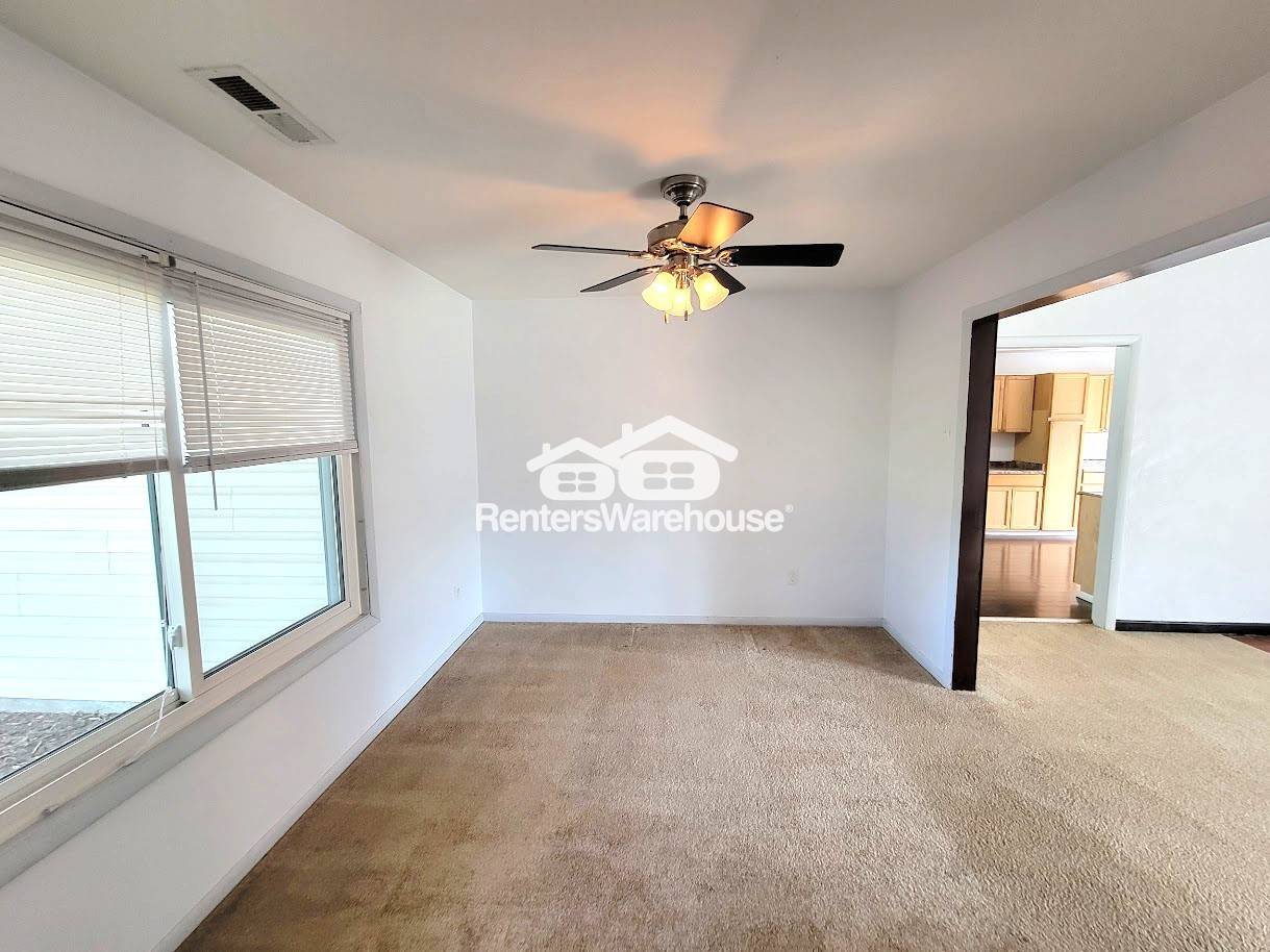 Building Photo - 1412 Bayberry Ct S