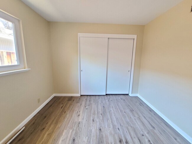 Building Photo - 1474-1476 Merry Ln