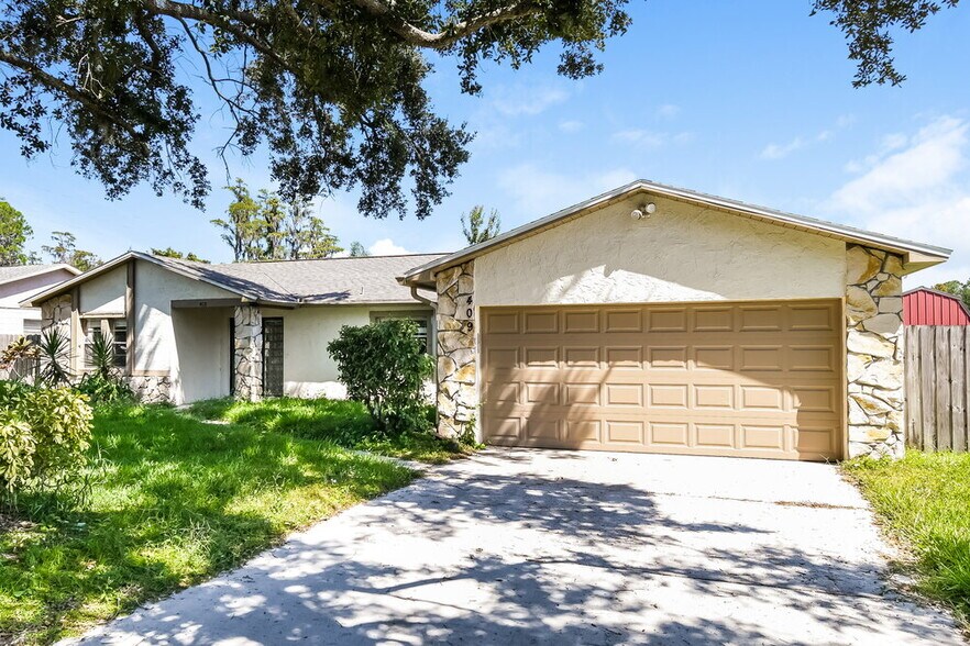 Primary Photo - 409 Riverwoods Cir