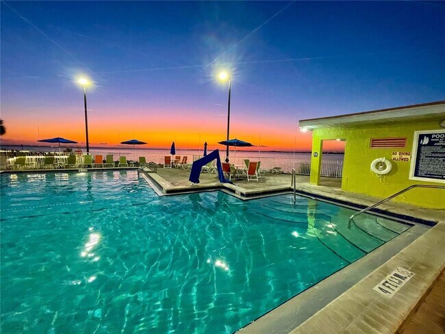 Building Photo - 2506 N Rocky Point Dr