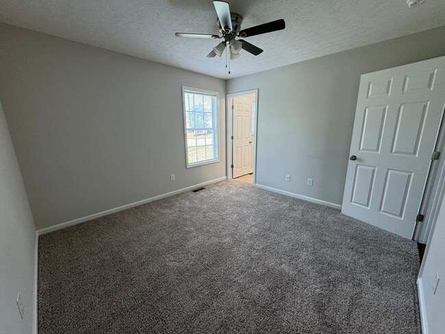 Building Photo - Newly Renovated 3BR 2BA home close to GM, ...