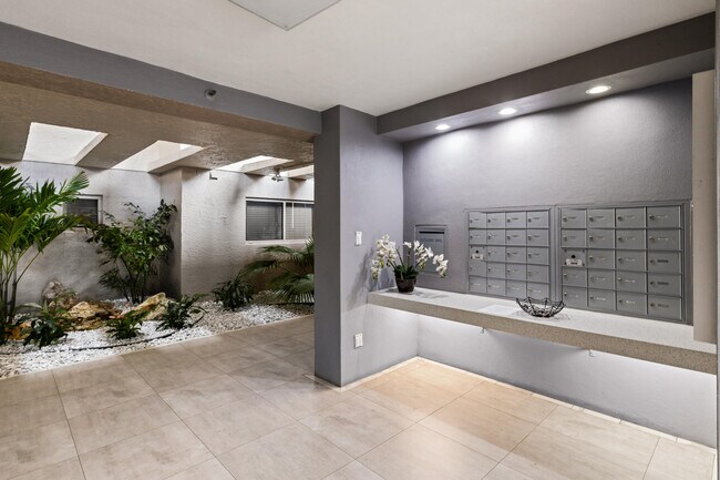 Building Photo - 5279 Fountains Dr S