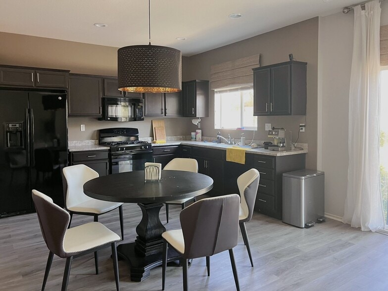 Building Photo - 7766 Isaac St