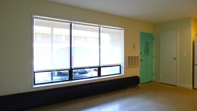 Building Photo - 1060 Van Dyke