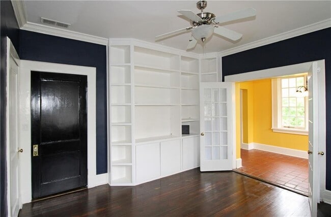 Building Photo - 1 S Prado NE