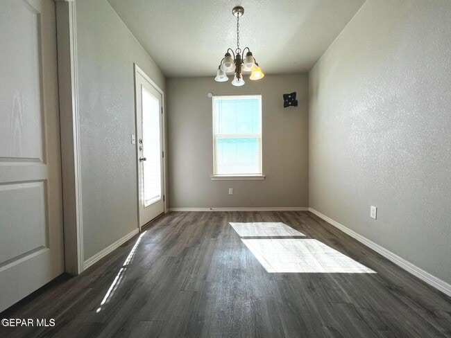 Building Photo - 913 Galaxia Dr