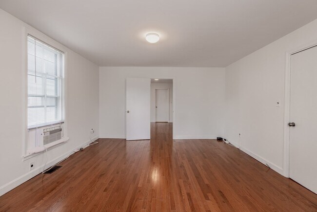 Building Photo - 55 Morse St