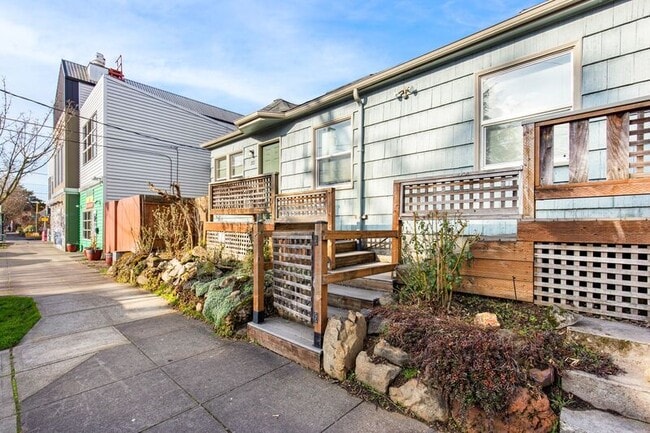 Building Photo - 931 NE Alberta St