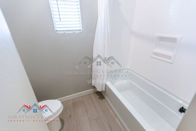 Building Photo - 15075 W McKinley St