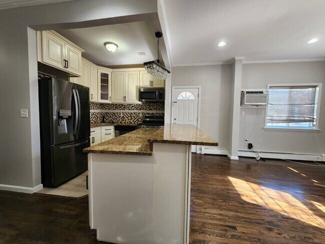 Building Photo - 176-31 130th Ave