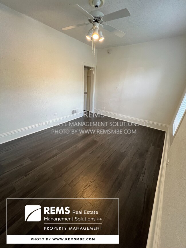 Building Photo - 813 Williamson St