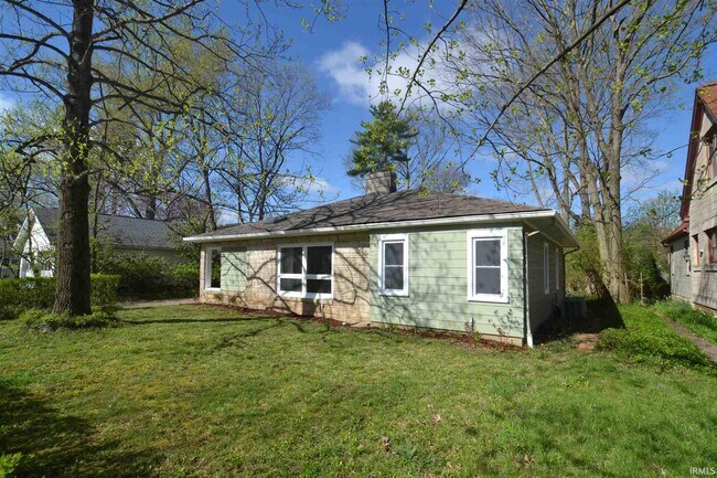 Building Photo - 830 S Woodlawn Ave