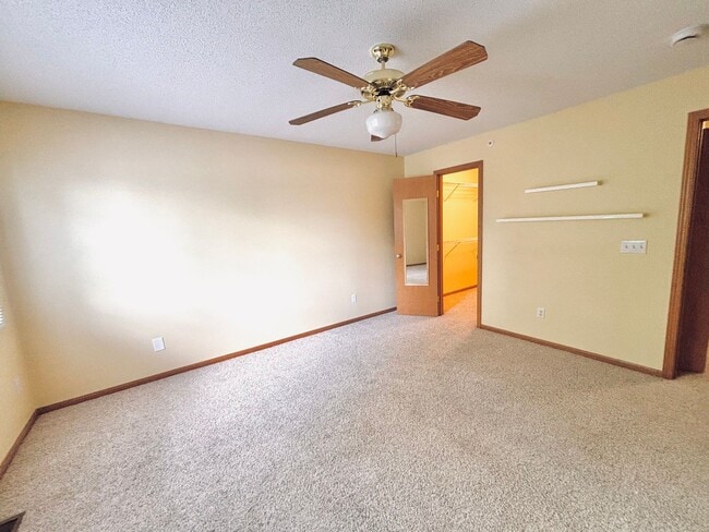 Building Photo - 2 Bedroom Townhome Nestled in The Heart of...