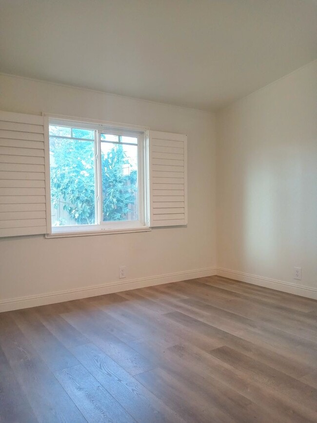 Building Photo - Beautifully Remodeled 2bd Single Story Hou...