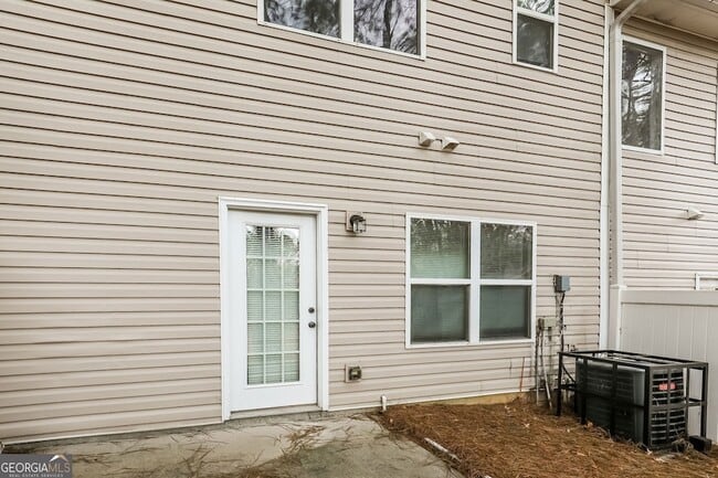 Building Photo - 2555 Flat Shoals Rd