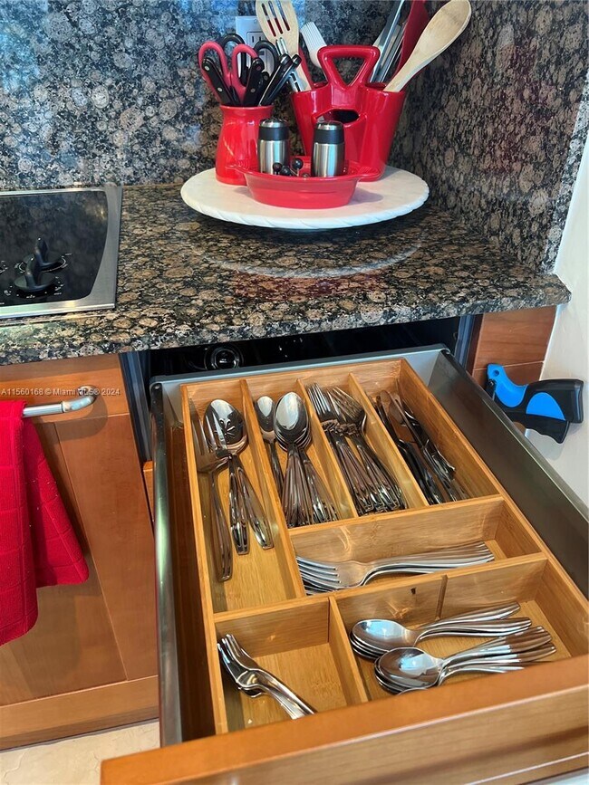 Building Photo - 333 Las Olas Way