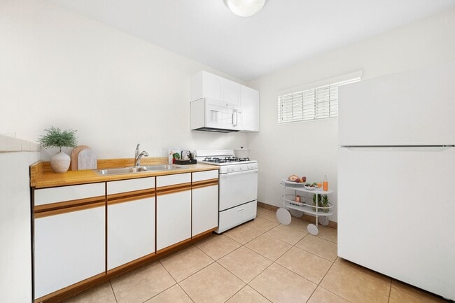 Building Photo - 221 Cabrillo St