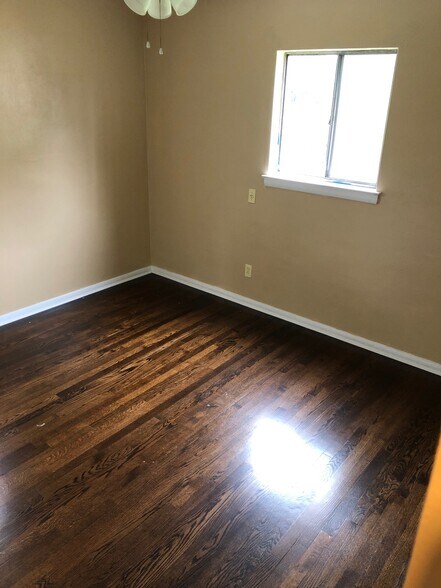 Building Photo - 301 Pepper Mill Ct