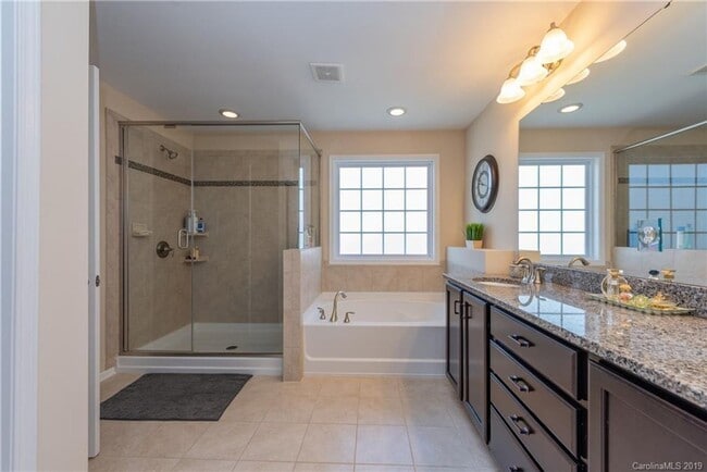 Building Photo - Immaculate 5bd 3bd Berewick home with many newly upgrades!