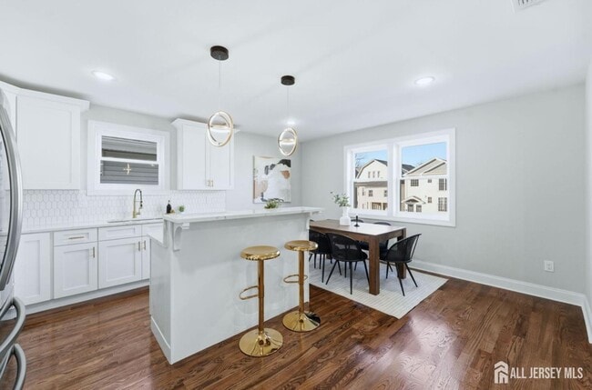 Building Photo - 46 Eppirt St