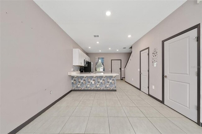 Building Photo - 2060 Viewfinder St