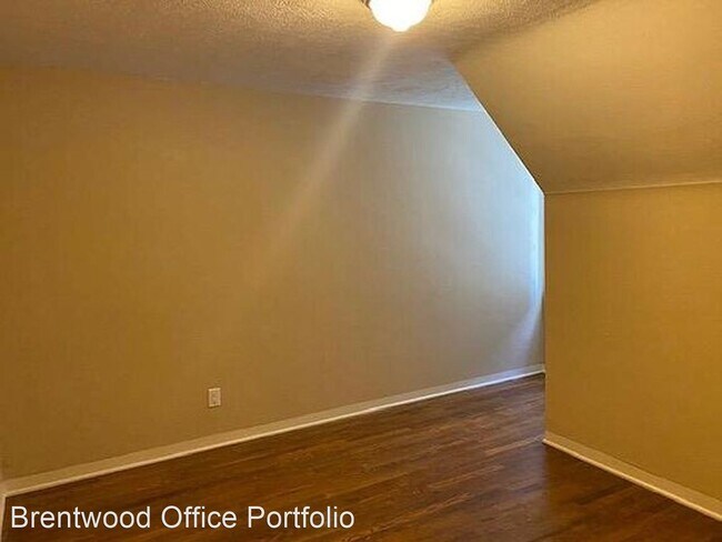 Building Photo - 3 br, 1 bath Apartment - 1302 W Hays St