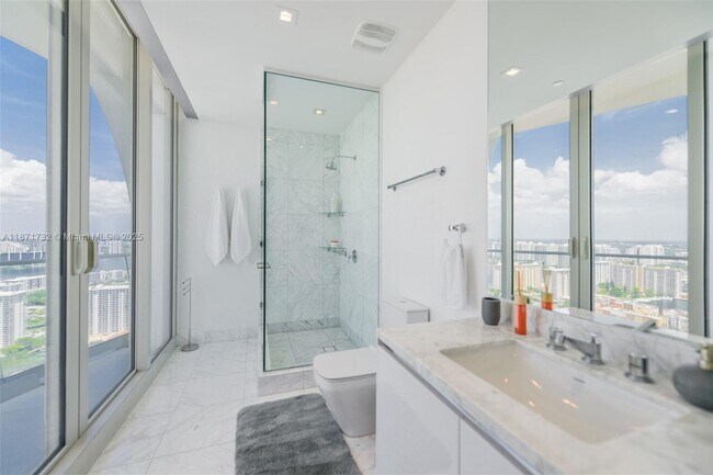 Building Photo - 16901 Collins Ave