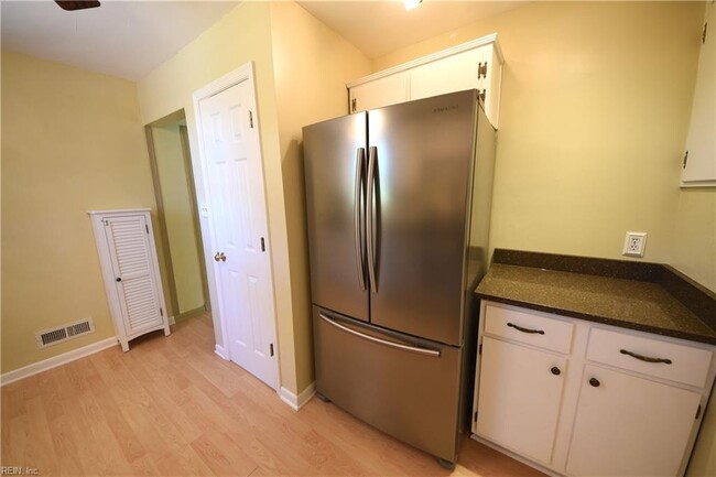 Building Photo - 8356 Cape View Ct