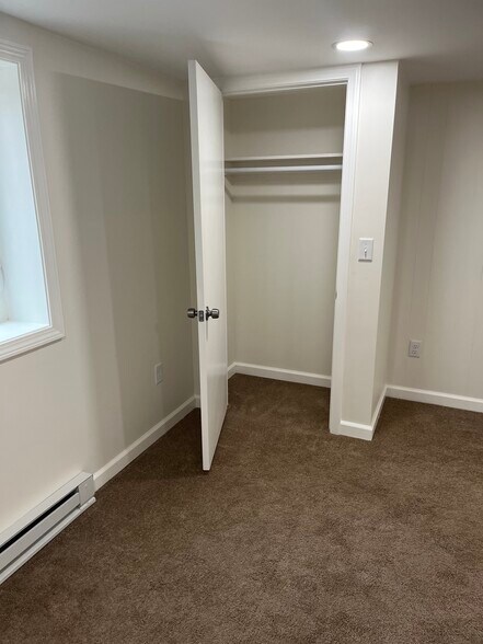 Building Photo - 10 Pinebrook Dr
