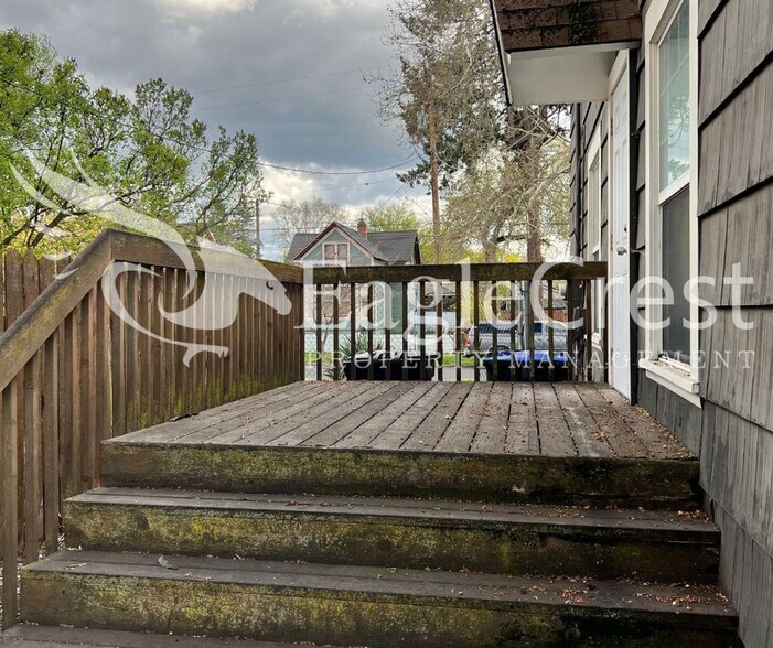 Building Photo - Charming 3BR Home with Spacious Yard & Bonus Living Space