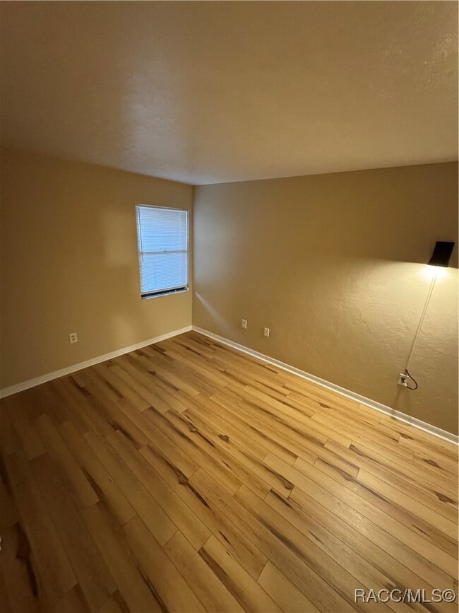 Building Photo - 790 E Gilchrist Ct