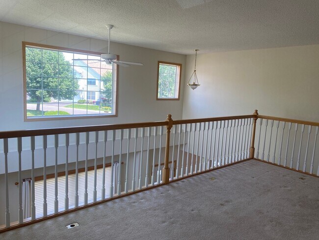 Building Photo - 7697 Coneflower Curv S