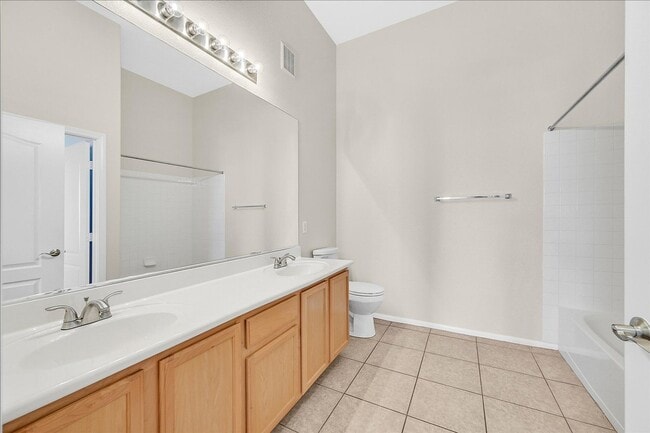 Building Photo - Gorgeous 2 Story Condo in Henderson with S...