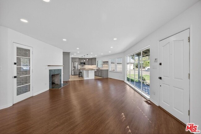 Building Photo - 914 El Paseo Rd