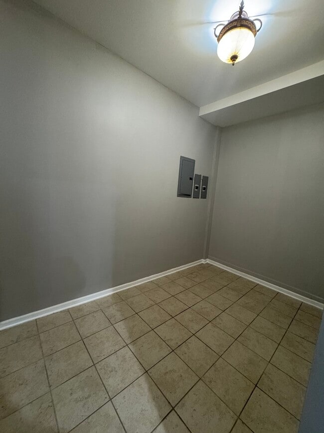 Building Photo - 1630 S Washtenaw Ave.