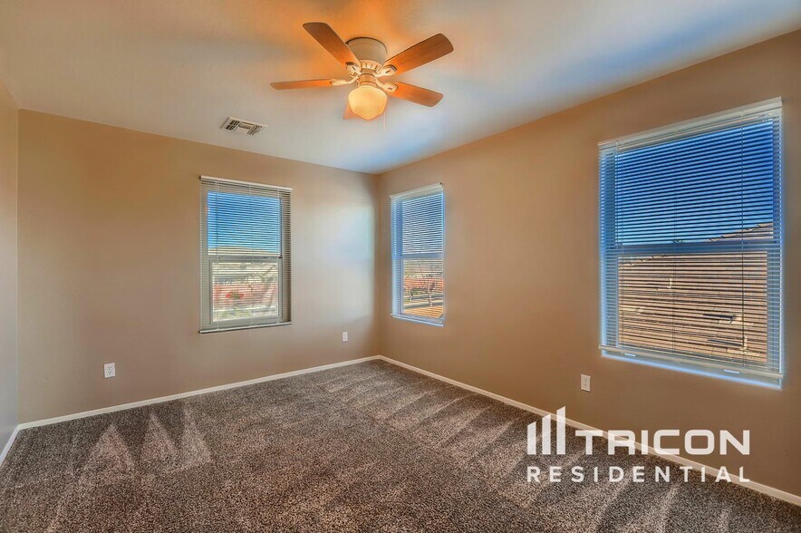 Building Photo - 26011 N Sandstone Way