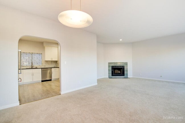 Building Photo - 465 35th Ave